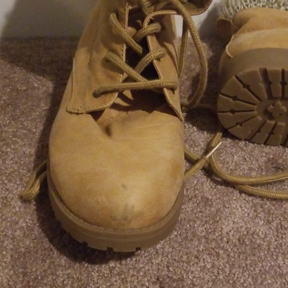 Boots - Picture 3 of 3